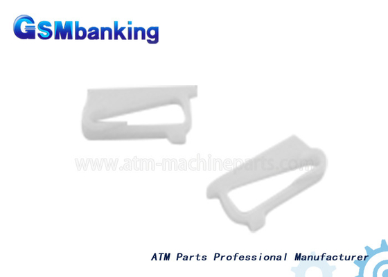A máquina branca de NMD ATM parte o retentor do direito A004393 do retentor A004394 deixado