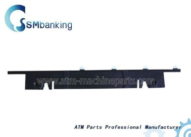 O NCR ATM parte a placa plástica do guia da gaveta do preto do NCR 445-0645092